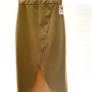 Khaki pencil skirt, size medium - new with tags